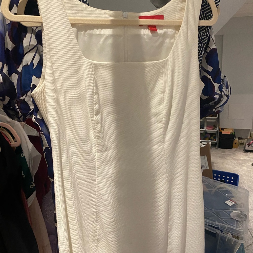 La Via cream coloured  Structured Designer Dress. MIDI length sleeveless size 6
